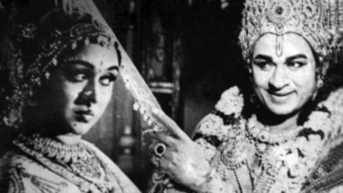 Rajkumar And B Saroja Devi In The Film Srinivasa Kalyana